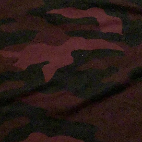 Pink shirt size small. - Picture 6 of 6